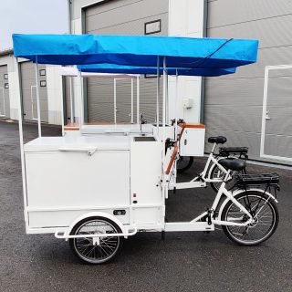 Isoon 200 litran jääkaappi/pakastimeen mahtuu runsaasti elintarvikkeita.🍹🍦 Tutustu kalustoomme verkkosivuiltamme popupbuddies.fi/kalusto 

 #promopyörä #jäätelöpyörä #kahvilapyörä #promo #kioskipyörä #tavarapyörä #messut #promootio #markkinointitempaus #markkinointi #myynti #tapahtumamarkkinointi #personointi #sähköpyörä